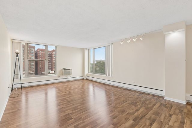 5401 S Hyde Park Boulevard 705, Chicago, IL 60615