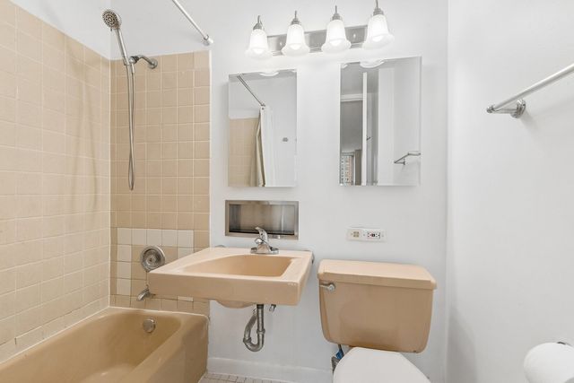 5401 S Hyde Park Boulevard 705, Chicago, IL 60615
