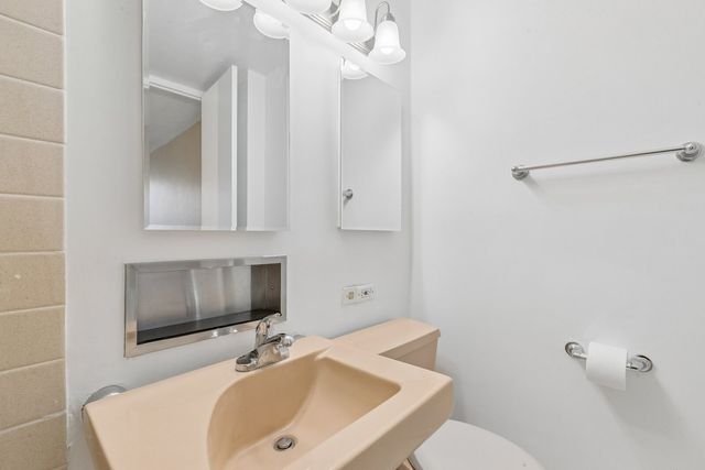 5401 S Hyde Park Boulevard 705, Chicago, IL 60615
