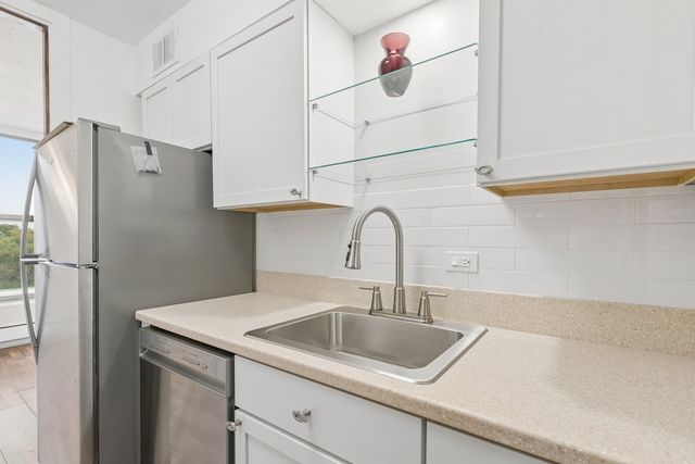 5401 S Hyde Park Boulevard 705, Chicago, IL 60615
