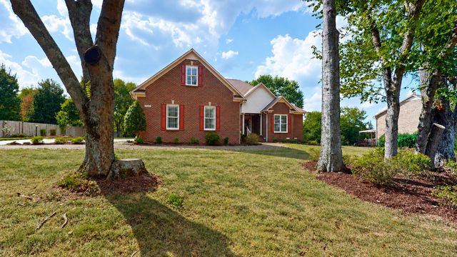 1395 Charleston Ln, Columbia, TN 38401