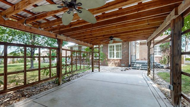 1395 Charleston Ln, Columbia, TN 38401