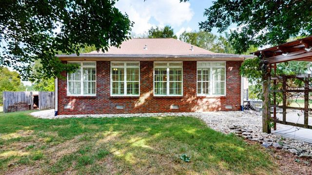 1395 Charleston Ln, Columbia, TN 38401