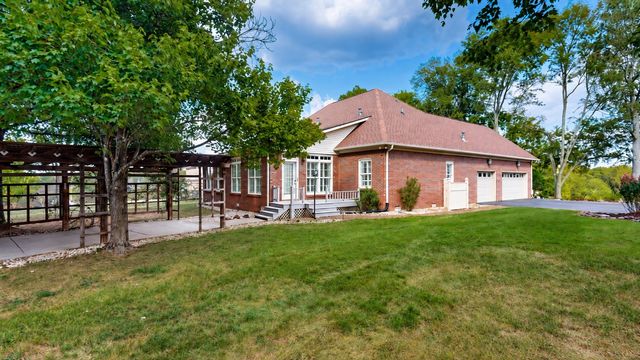1395 Charleston Ln, Columbia, TN 38401