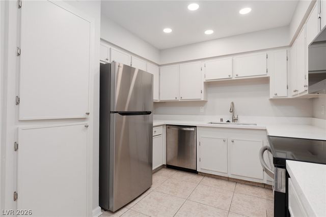 3151 Soaring Gulls Drive 2113, Las Vegas, NV 89128