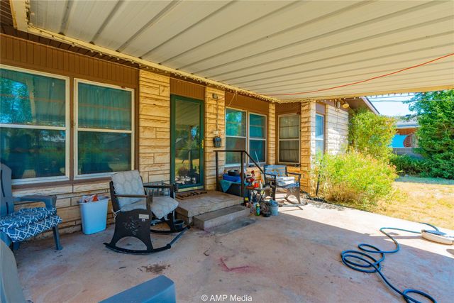 704 E Burnside, Rotan, TX 79546