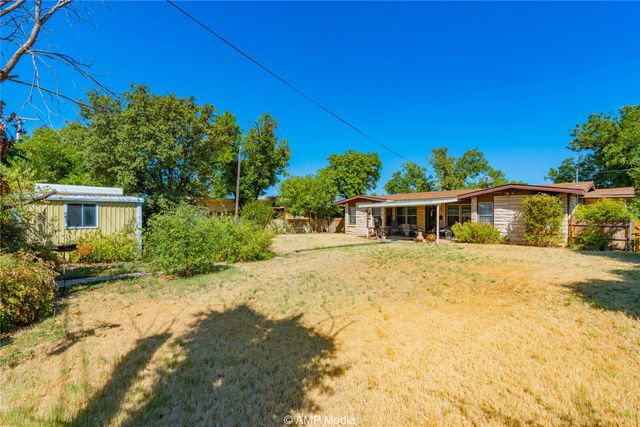 704 E Burnside, Rotan, TX 79546