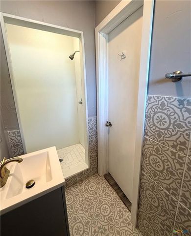 302 Smith ST, Gonzales, TX 78629