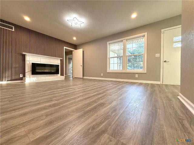 302 Smith ST, Gonzales, TX 78629