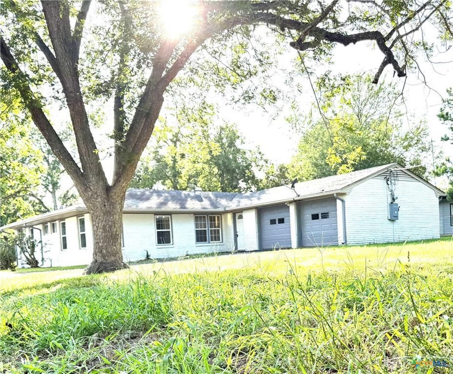 302 Smith ST, Gonzales, TX 78629