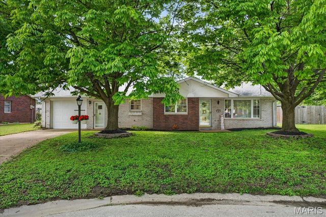 9 Debra Drive, Fairview Heights, IL 62208