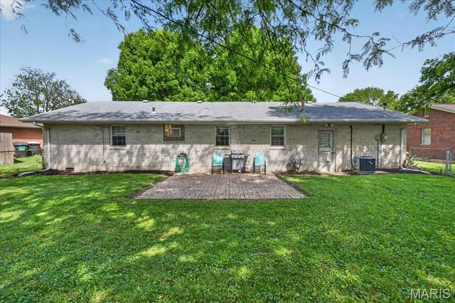 9 Debra Drive, Fairview Heights, IL 62208