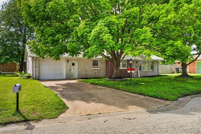 9 Debra Drive, Fairview Heights, IL 62208