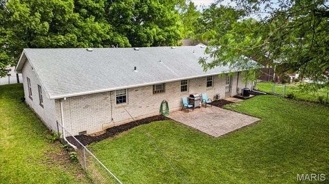 9 Debra Drive, Fairview Heights, IL 62208