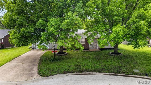 9 Debra Drive, Fairview Heights, IL 62208