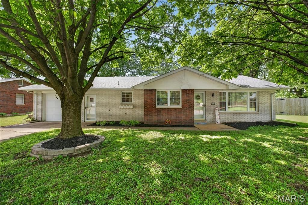 9 Debra Drive, Fairview Heights, IL 62208