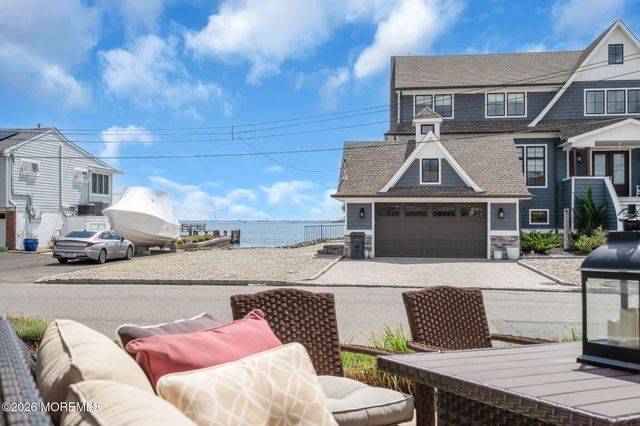 16 Bay Breeze Drive W, Toms River, NJ 08753
