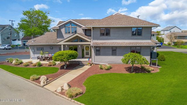 16 Bay Breeze Drive W, Toms River, NJ 08753