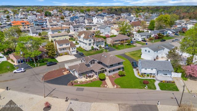 16 Bay Breeze Drive W, Toms River, NJ 08753