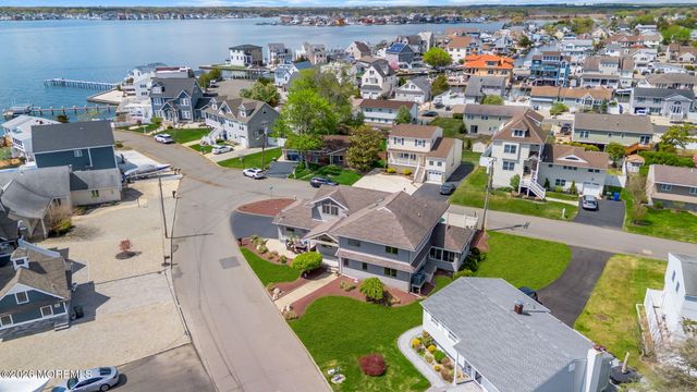 16 Bay Breeze Drive W, Toms River, NJ 08753