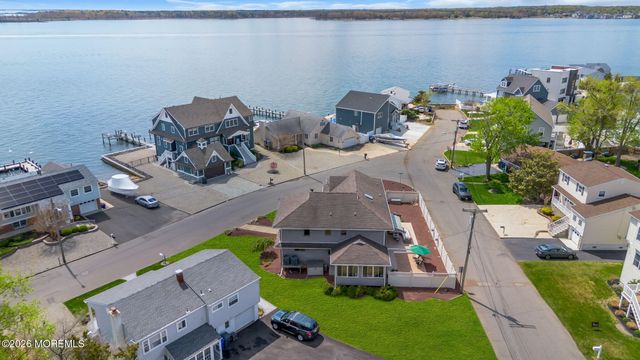 16 Bay Breeze Drive W, Toms River, NJ 08753