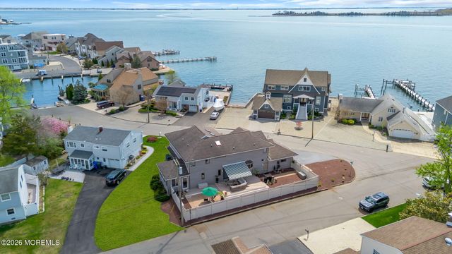 16 Bay Breeze Drive W, Toms River, NJ 08753