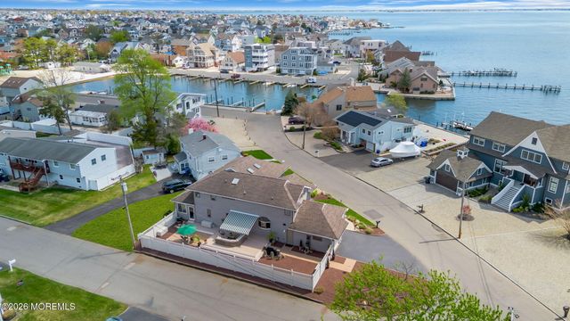 16 Bay Breeze Drive W, Toms River, NJ 08753