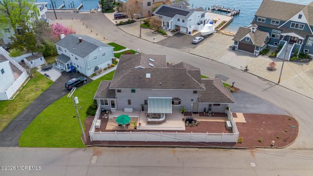 16 Bay Breeze Drive W, Toms River, NJ 08753