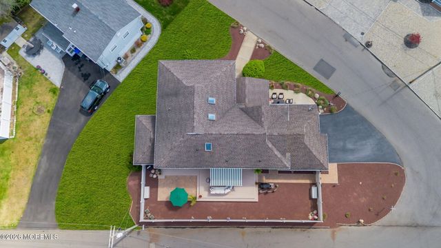 16 Bay Breeze Drive W, Toms River, NJ 08753