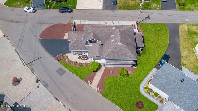 16 Bay Breeze Drive W, Toms River, NJ 08753