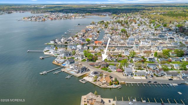 16 Bay Breeze Drive W, Toms River, NJ 08753