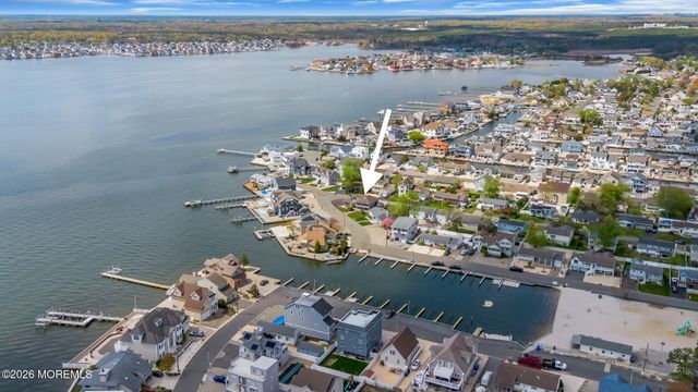 16 Bay Breeze Drive W, Toms River, NJ 08753