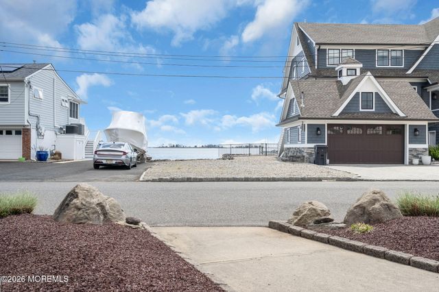 16 Bay Breeze Drive W, Toms River, NJ 08753