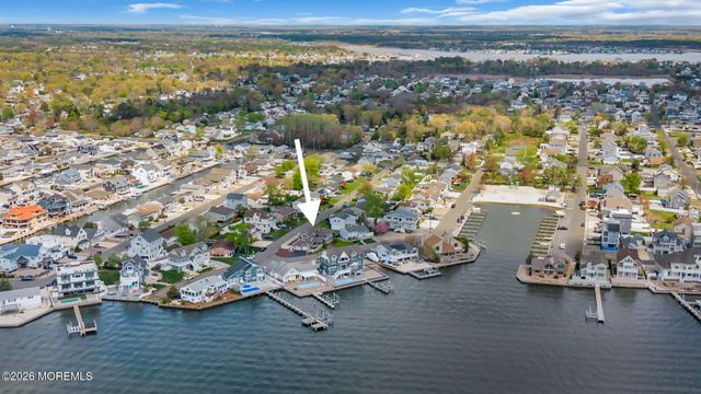 16 Bay Breeze Drive W, Toms River, NJ 08753