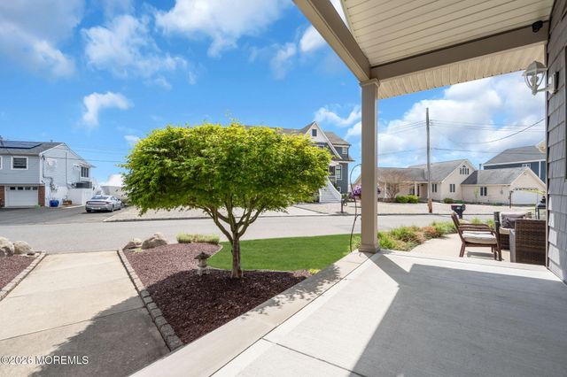 16 Bay Breeze Drive W, Toms River, NJ 08753