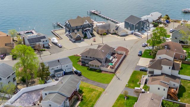 16 Bay Breeze Drive W, Toms River, NJ 08753