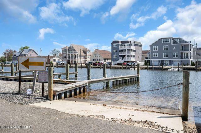 16 Bay Breeze Drive W, Toms River, NJ 08753