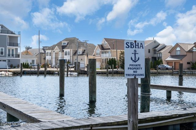 16 Bay Breeze Drive W, Toms River, NJ 08753