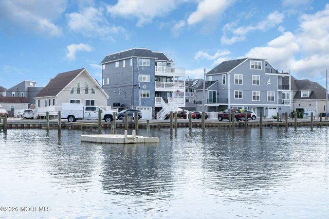 16 Bay Breeze Drive W, Toms River, NJ 08753