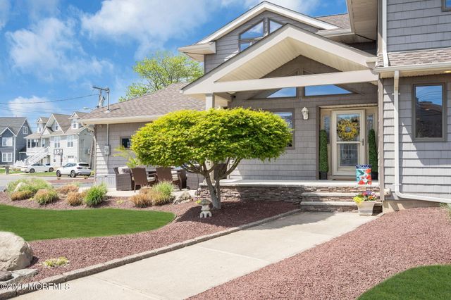 16 Bay Breeze Drive W, Toms River, NJ 08753