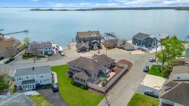 16 Bay Breeze Drive W, Toms River, NJ 08753