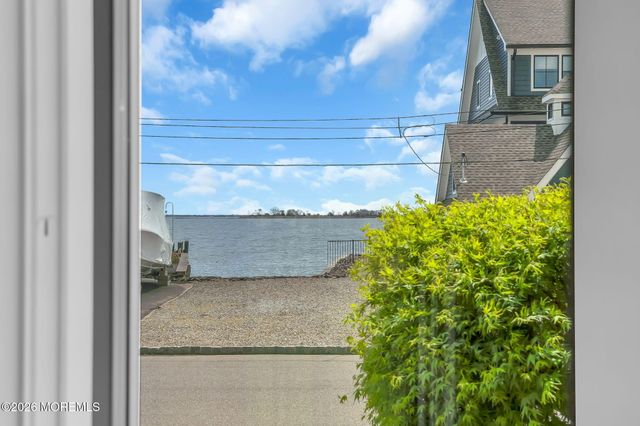 16 Bay Breeze Drive W, Toms River, NJ 08753