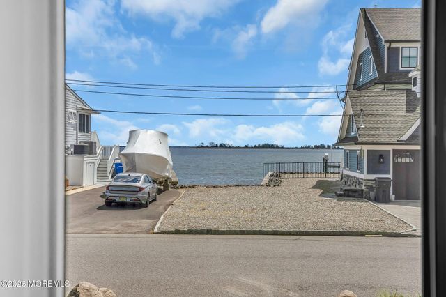 16 Bay Breeze Drive W, Toms River, NJ 08753