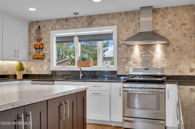 16 Bay Breeze Drive W, Toms River, NJ 08753