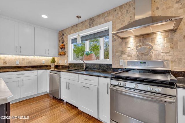 16 Bay Breeze Drive W, Toms River, NJ 08753