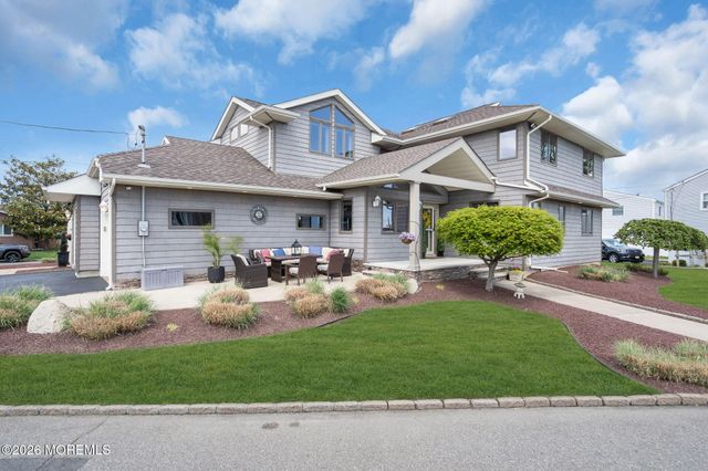 16 Bay Breeze Drive W, Toms River, NJ 08753