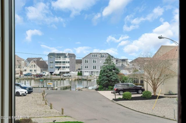 16 Bay Breeze Drive W, Toms River, NJ 08753