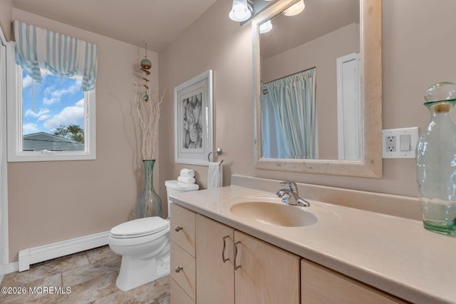 16 Bay Breeze Drive W, Toms River, NJ 08753