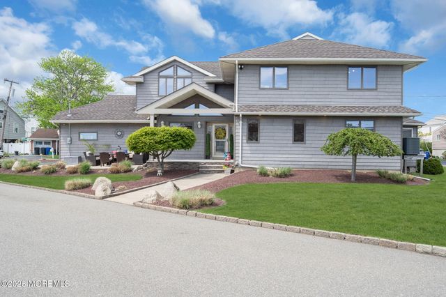 16 Bay Breeze Drive W, Toms River, NJ 08753