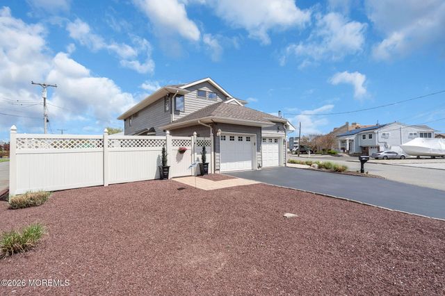 16 Bay Breeze Drive W, Toms River, NJ 08753